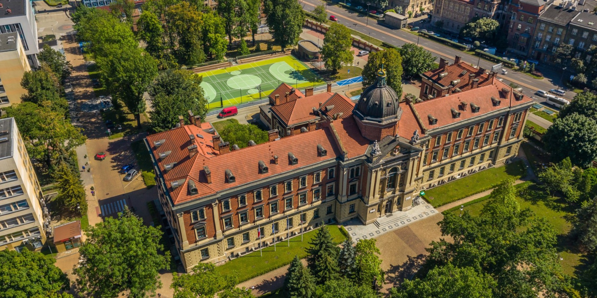 Widok na Kampus UEK | od ulicy Rakowickiej 27 | panorama z drona ...